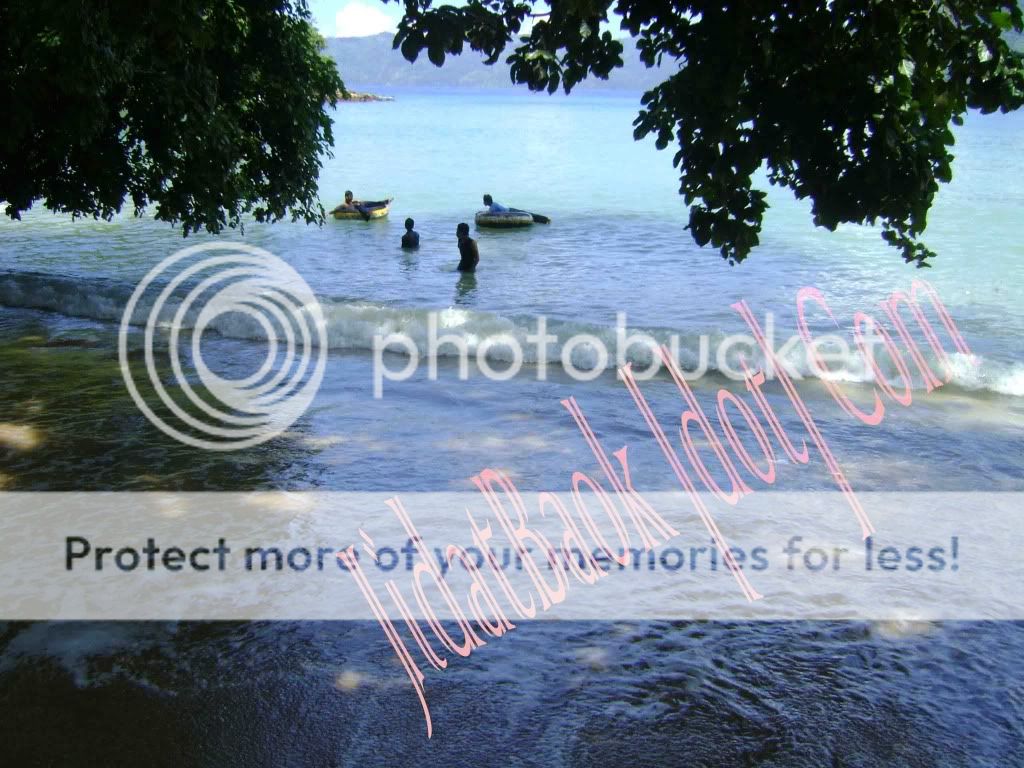 banyak orang cewek seksi di pantai