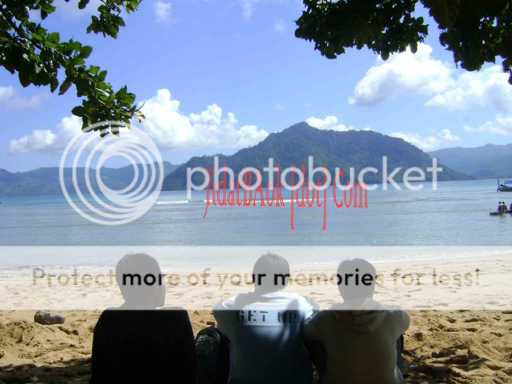 menerawang jidat baok dot com di pantai bersama sama