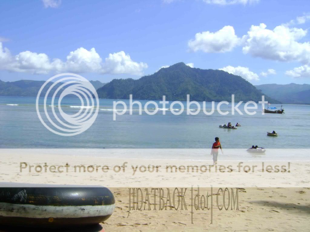 susu berjemur di pantai