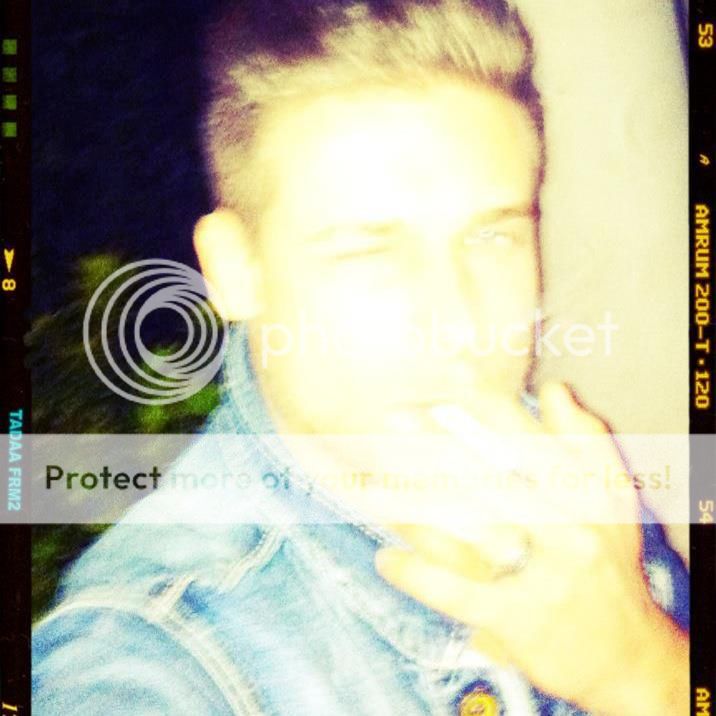 http://i683.photobucket.com/albums/vv199/sylvainvonk/229418_10151064762455723_362460593_n.jpg